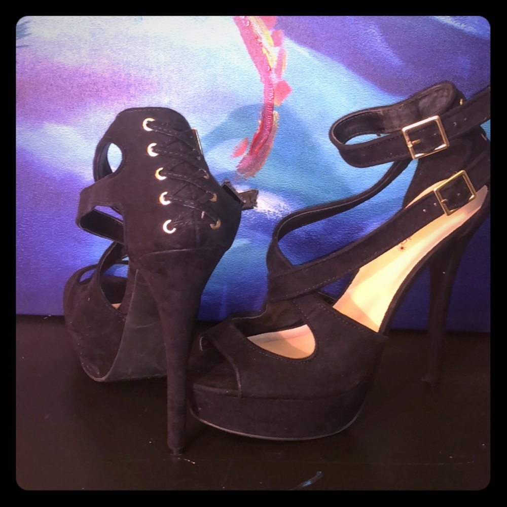 🖤Strappy Black Stilettos🖤